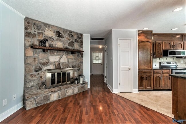 Building Photo - 1201 Aldridge Dr SE