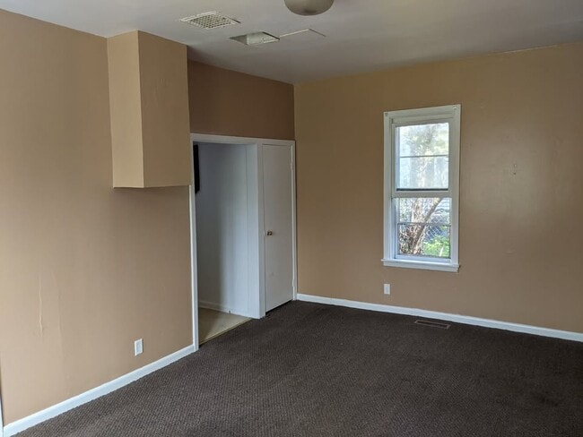 Foto del edificio - 512 1st Ave NE