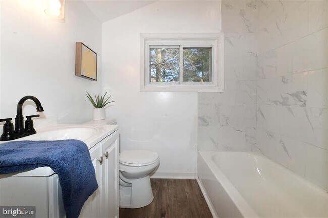 Foto del edificio - 4120 Calvert Dr