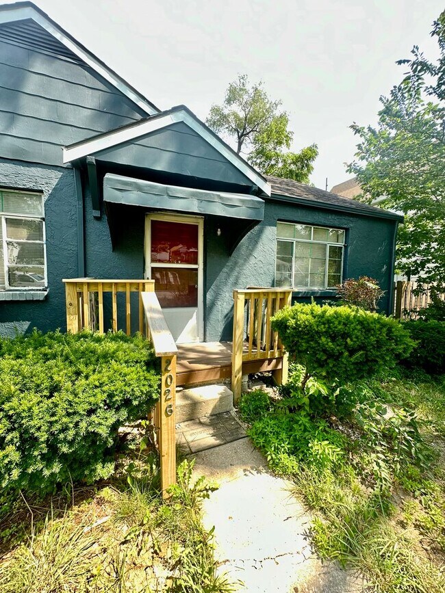 Building Photo - South KC 2-Bedroom Home For Rent *** 1/2 O...
