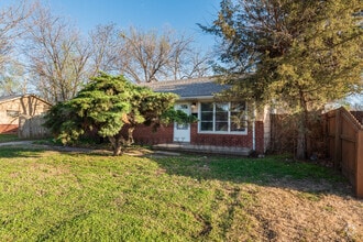 Building Photo - 1621 E Jump St