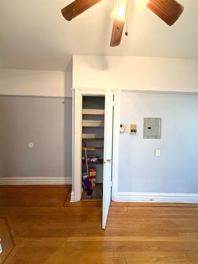 Foto del edificio - 3718 Park Ave