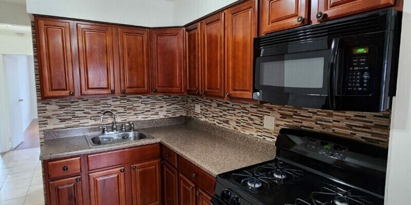 Foto principal - 1366 E 100th Street