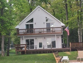 Building Photo - 8077 Woodland Dr