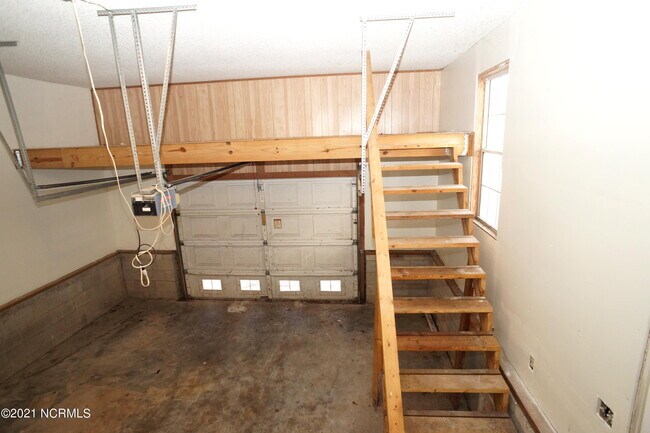 Building Photo - 225 Trappers Trail