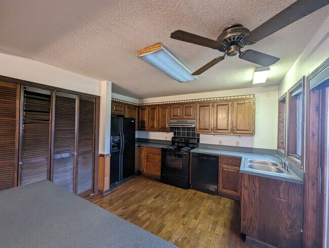 Building Photo - 3 Bedroom 3 Bathroom Home in Batesville