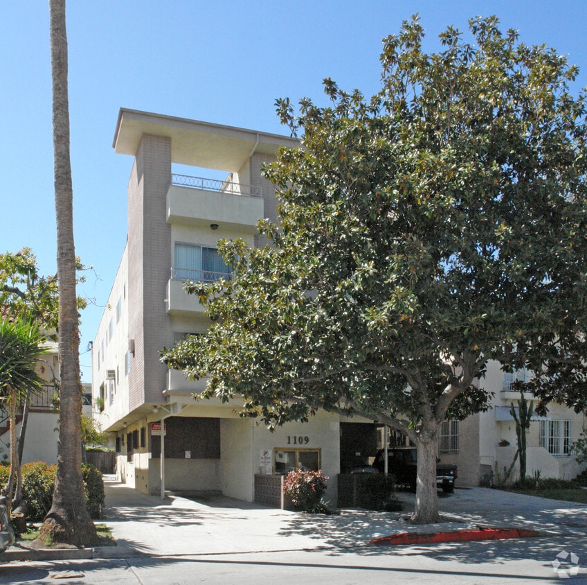 Foto principal - 1109 S Sherbourne Dr