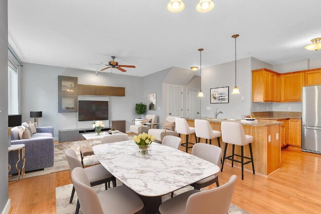 Foto del edificio - Gorgeous 3 Bedroom Townhome in Gated Commu...