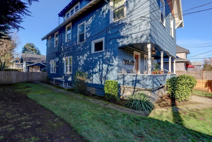 Building Photo - Minutes to College And downtown Vancouver!!!