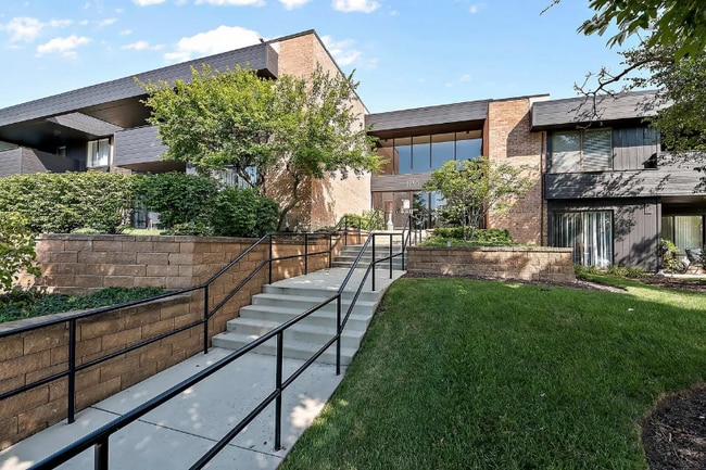 Building Photo - 1255 N Sterling Ave