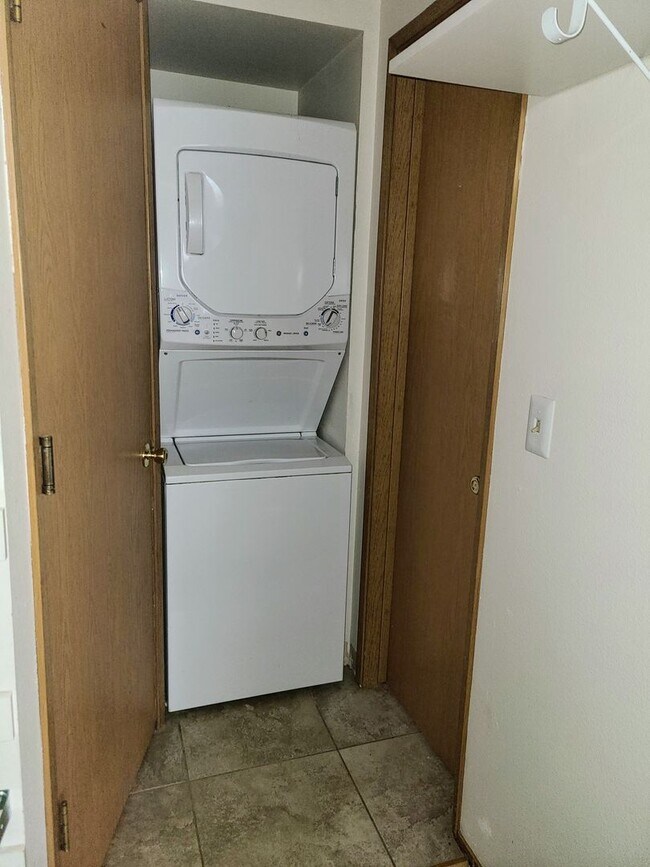 Foto del edificio - One bedroom condo with washer/dryer
