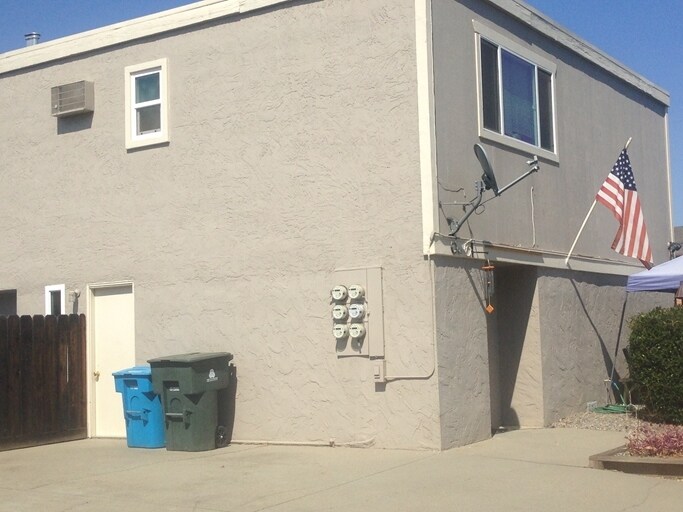 Building Photo - 8205 Wren Ave