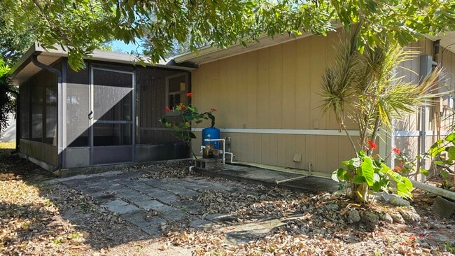 Building Photo - 207 SW Statler Ave