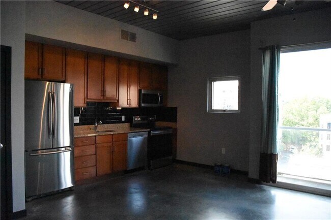 Building Photo - 620 Glen Iris Dr NE