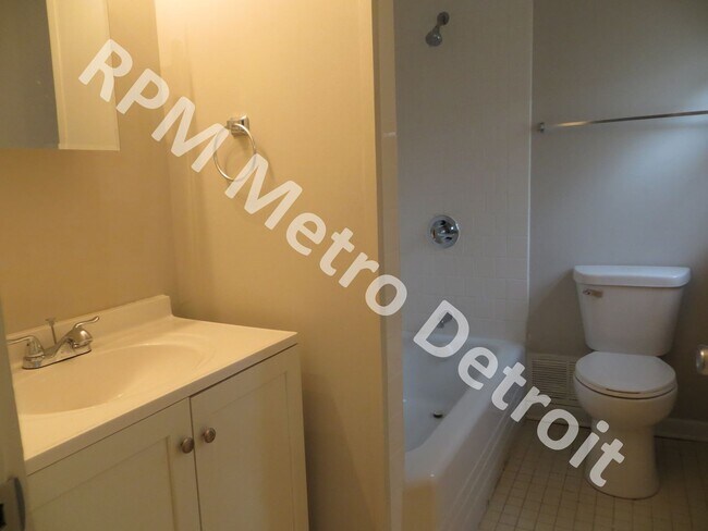 Building Photo - 3 Bedroom Bungalow in Taylor