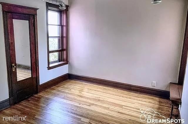 Building Photo - 4 br, 1 bath Apartment - 5120 S Michigan St