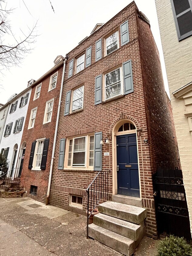 Primary Photo - 226 S Quince St