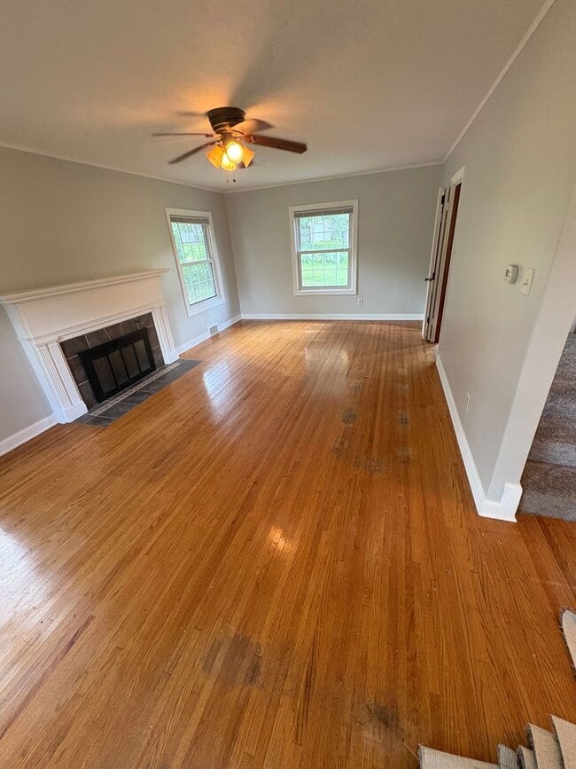 Building Photo - 4 bedroom 3 bathroom single family home