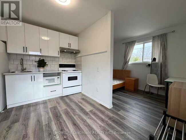 Building Photo - 16 Cartier Crescent