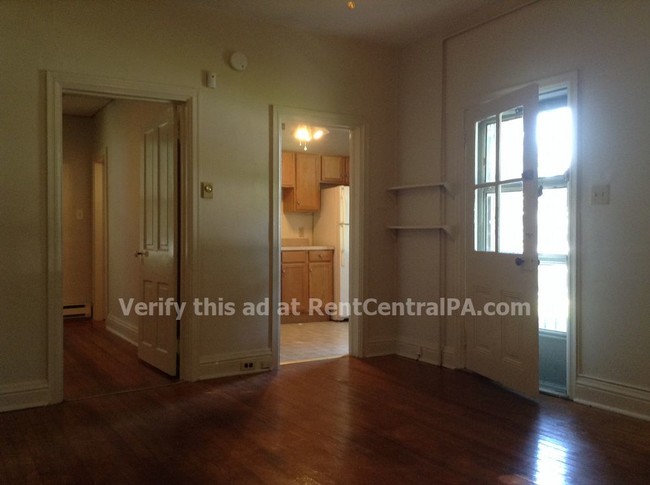 Building Photo - 2540 Penbrook Ave