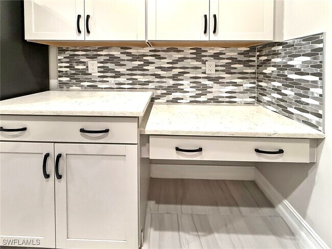 Foto del edificio - 7324 Rockefeller Dr