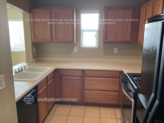 Building Photo - 9274 Hollander Ave