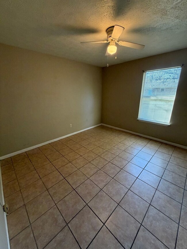 Foto del edificio - 600 N Bob Little Rd