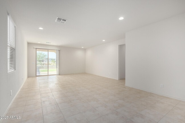 Building Photo - 8818 W Luke Ave