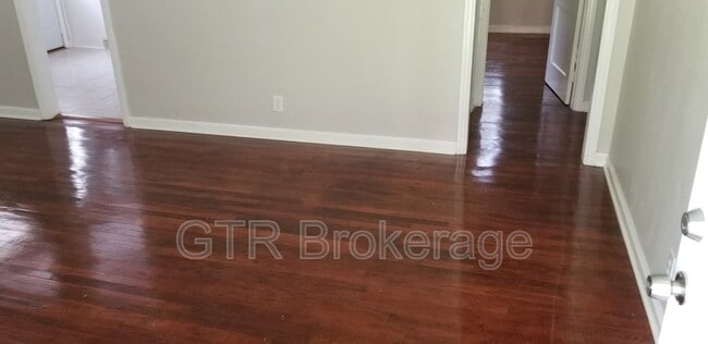 Building Photo - 1533 Alder Ln SW
