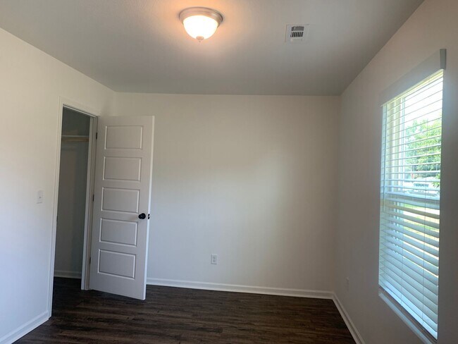 Foto del edificio - Beautiful NEW Home in Carl Junction