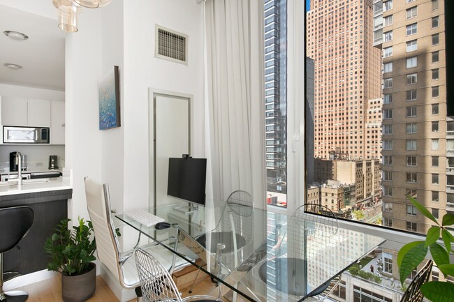 Foto del edificio - 247 W 46th St