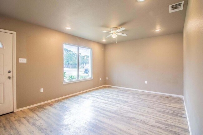 Foto del edificio - 1808 E Auburn St