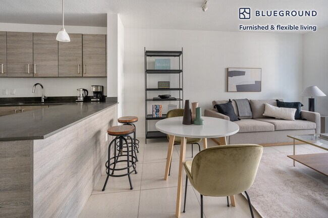Foto del edificio - 7525 E Treasure Dr