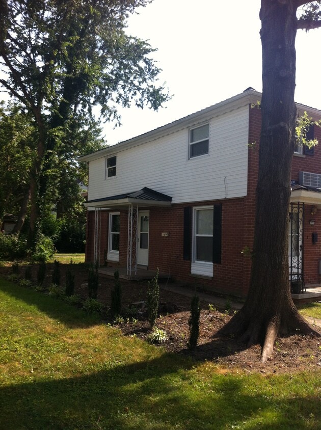 Primary Photo - 221 W 9th Ave