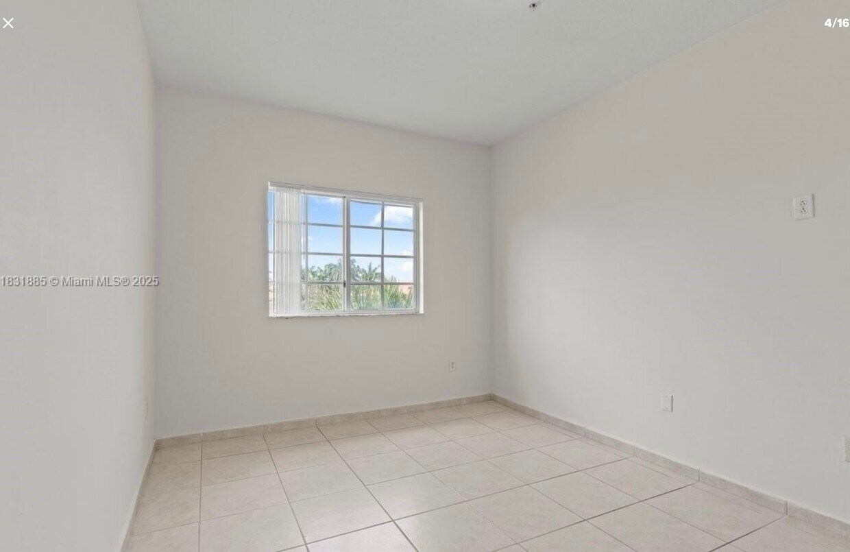 Foto del edificio - 7280 NW 114th Ave