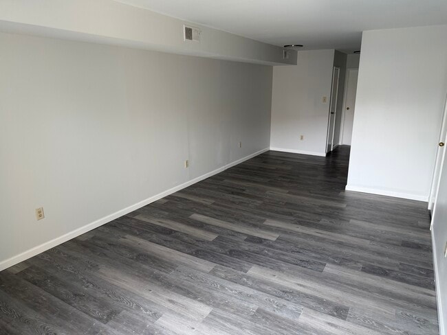 Building Photo - 85 Lancaster Est