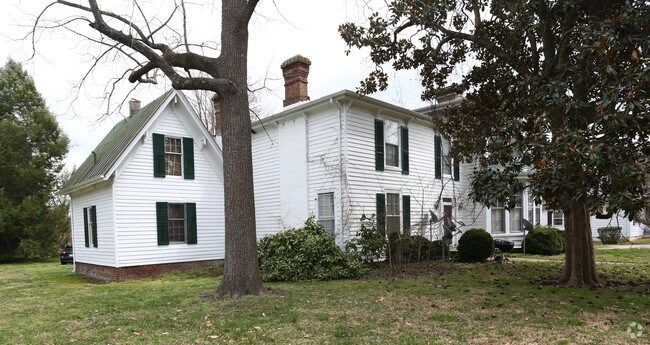 Building Photo - 135 S Main St