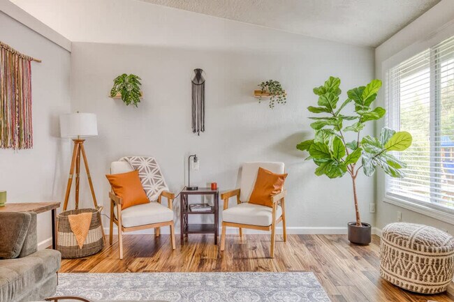 Foto del edificio - 353 Brightwood Ct