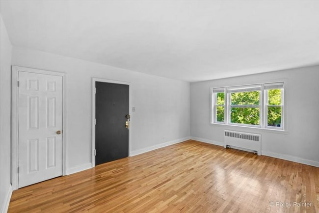 Building Photo - 2735 W Berwyn Ave