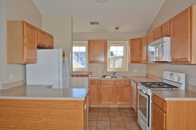 Building Photo - 2527 Sheehan Dr