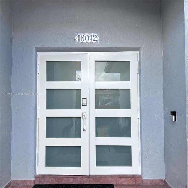 Building Photo - 16012 SW 64th Terrace