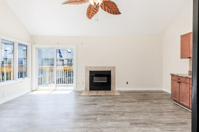 Building Photo - Chesapeake Bay  Condo Ready Now!