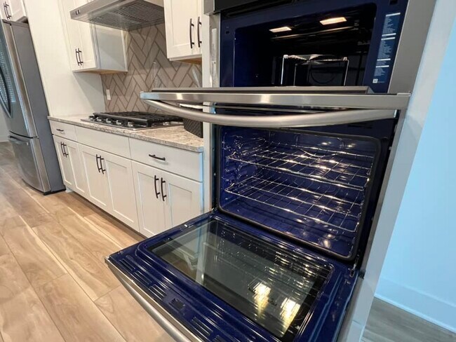 Marvelous kitchen with soft close draws. - 14990 Lebeau Loop House