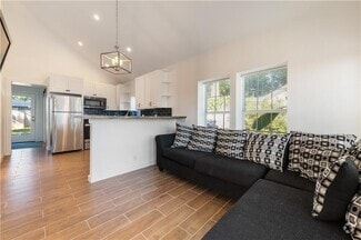 Building Photo - 2318 Santa Rosa St