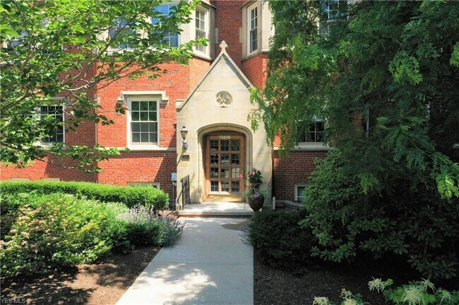 Foto del edificio - 13615 Shaker Blvd