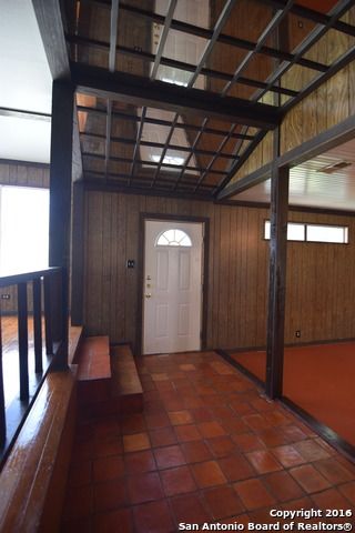 Building Photo - 303 Aero Ave