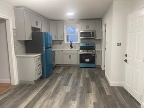 Building Photo - 324 Park St Building Photo - 324 Park St