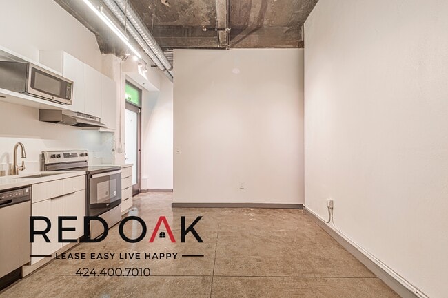 Building Photo - 430 S Broadway