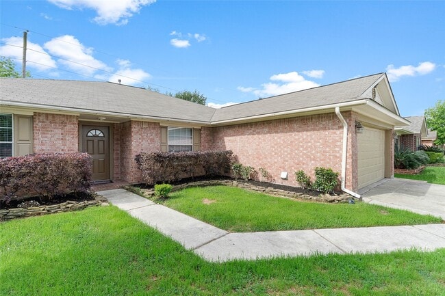Foto del edificio - 7811 Fall Glen Dr