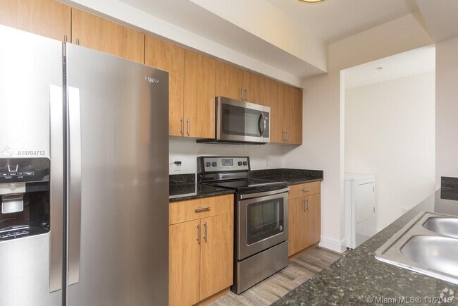Building Photo - 9345 SW 77th Ave